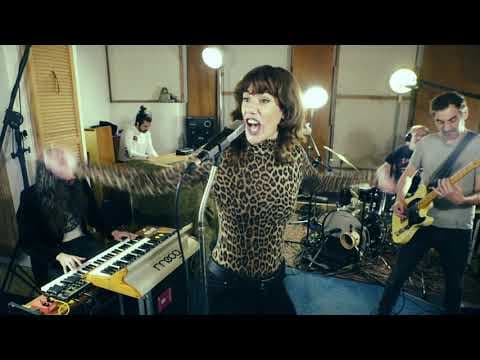 Miniatura del vídeo de AURORA AND THE BETRAYERS
